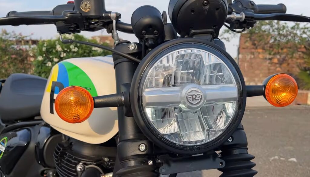 Royal Enfield Hunter 350 - 2024 vs 2025 Upgrades. Royal Enfield Hunter 350 2025 1 Royal Enfield Hunter 350 - 2024 vs 2025 Upgrades.