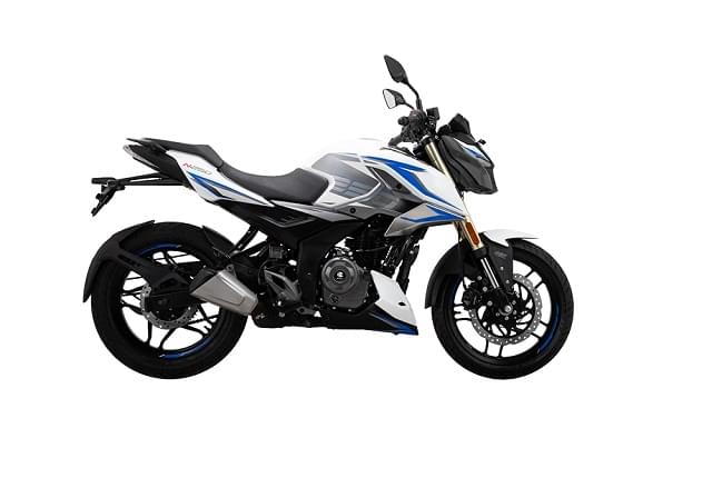 Hero Xtreme 250R vs Bajaj Pulsar N250 Hero Xtreme 250R vs Bajaj Pulsar N250
